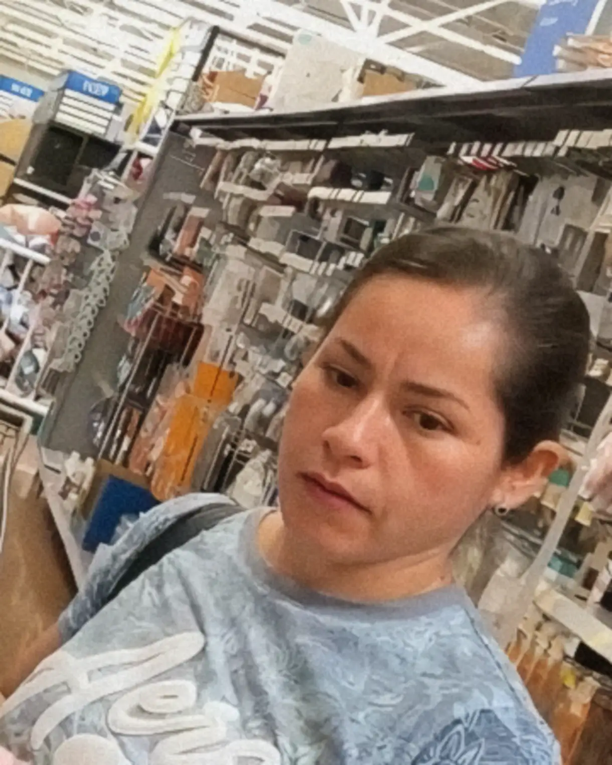 Sexy MILF looking bulge flash