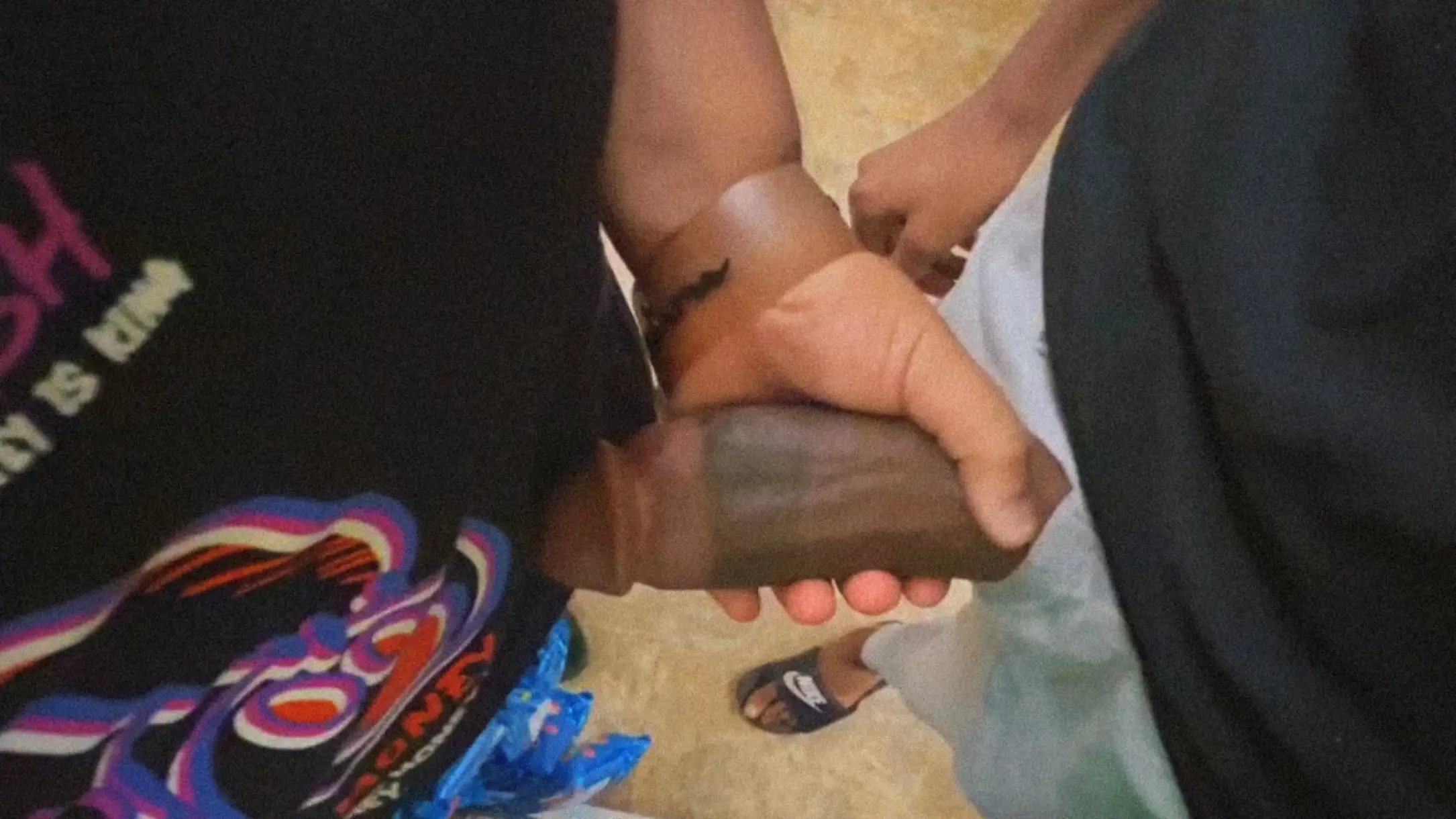 Wow! Slutty ebony couldn't resist seeing the huge cock and wanted to grab it
