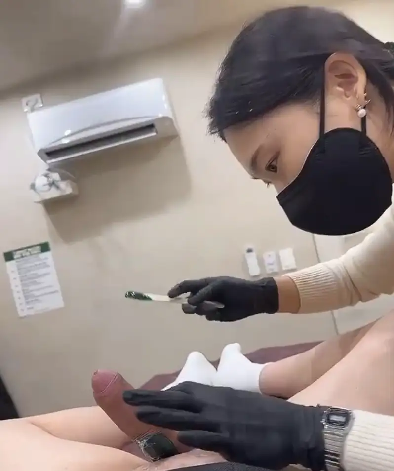 Hot Asian girl waxing Korean