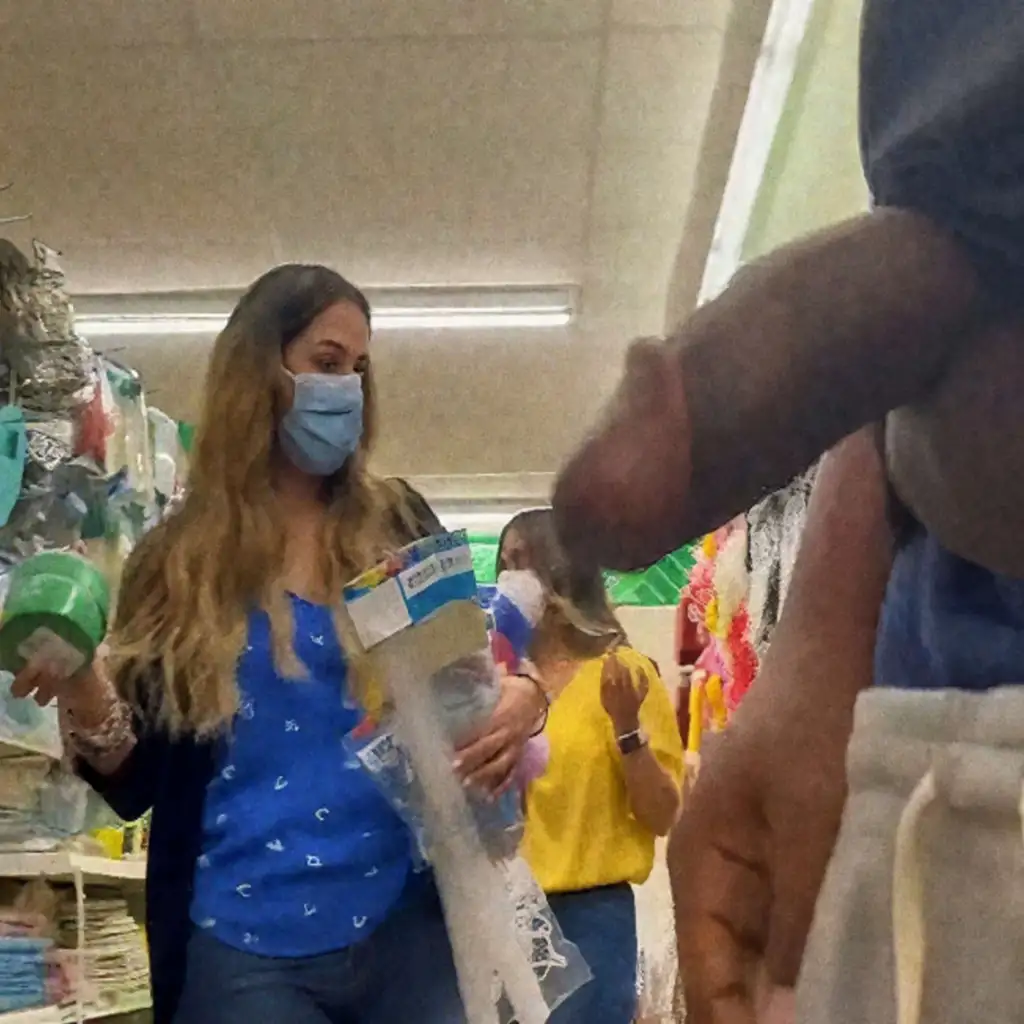 Latina mother and daughter in the store, daughter looked at the black dick