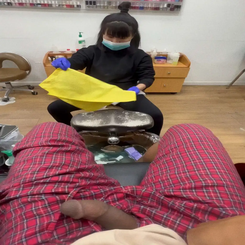 Asiatcia sexy pedicure she didn't care about the black dick