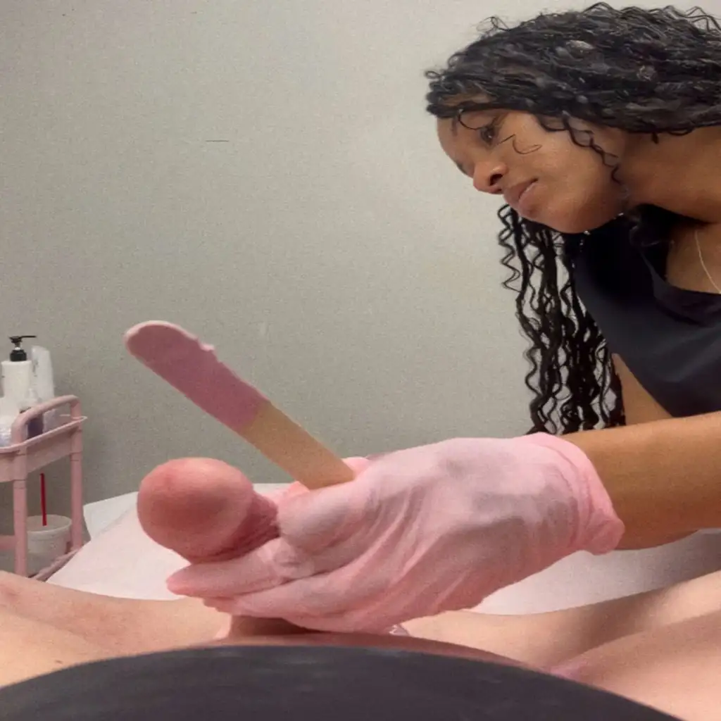 Sexy ebony hottie waxing