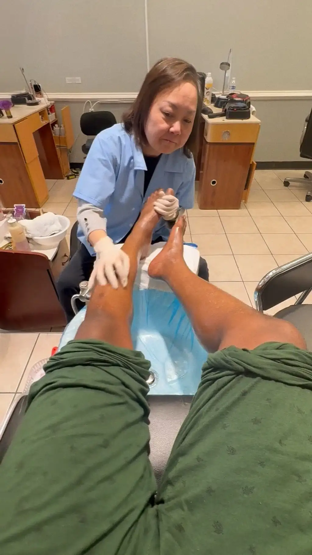 LOL! Mature pedicure Japanese checking out black dick in the session