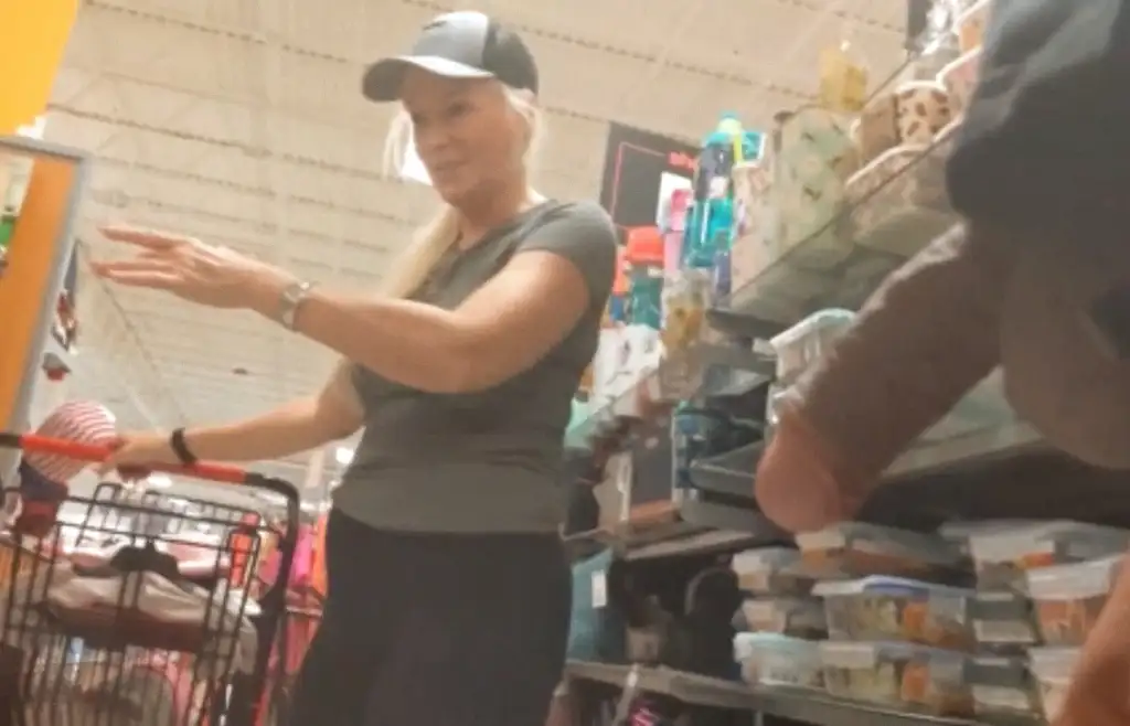 Nice conversation with hot blonde MILF, she didn't mind the dick
