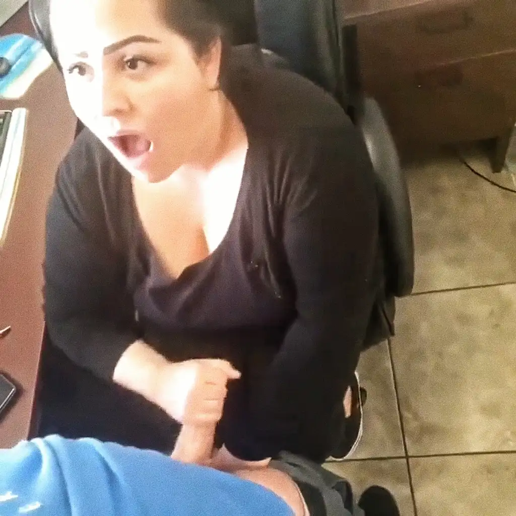 Getting a handjob in the middle of work from chubby coworker