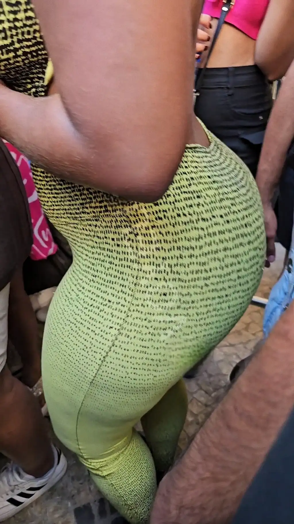 What a huge ass! Touch dick huge ass of the Brazilian brunette at the pagode