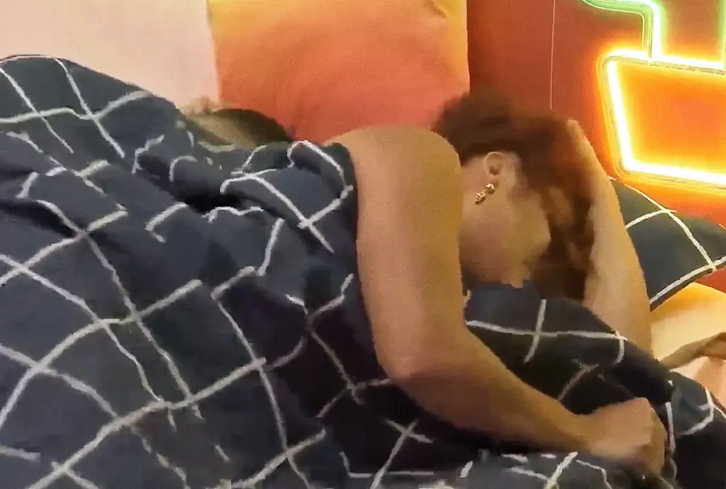 (Subtitled) Brazil is crazy LOL! Hot redhead having sex on TV and in front of other people