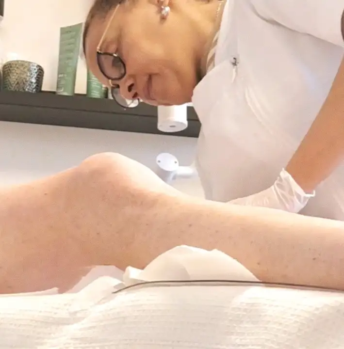 Waxing with a Latina brunette