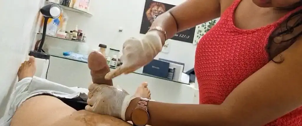 Brazilian hottie bleaching her dick, she held his big hard cock