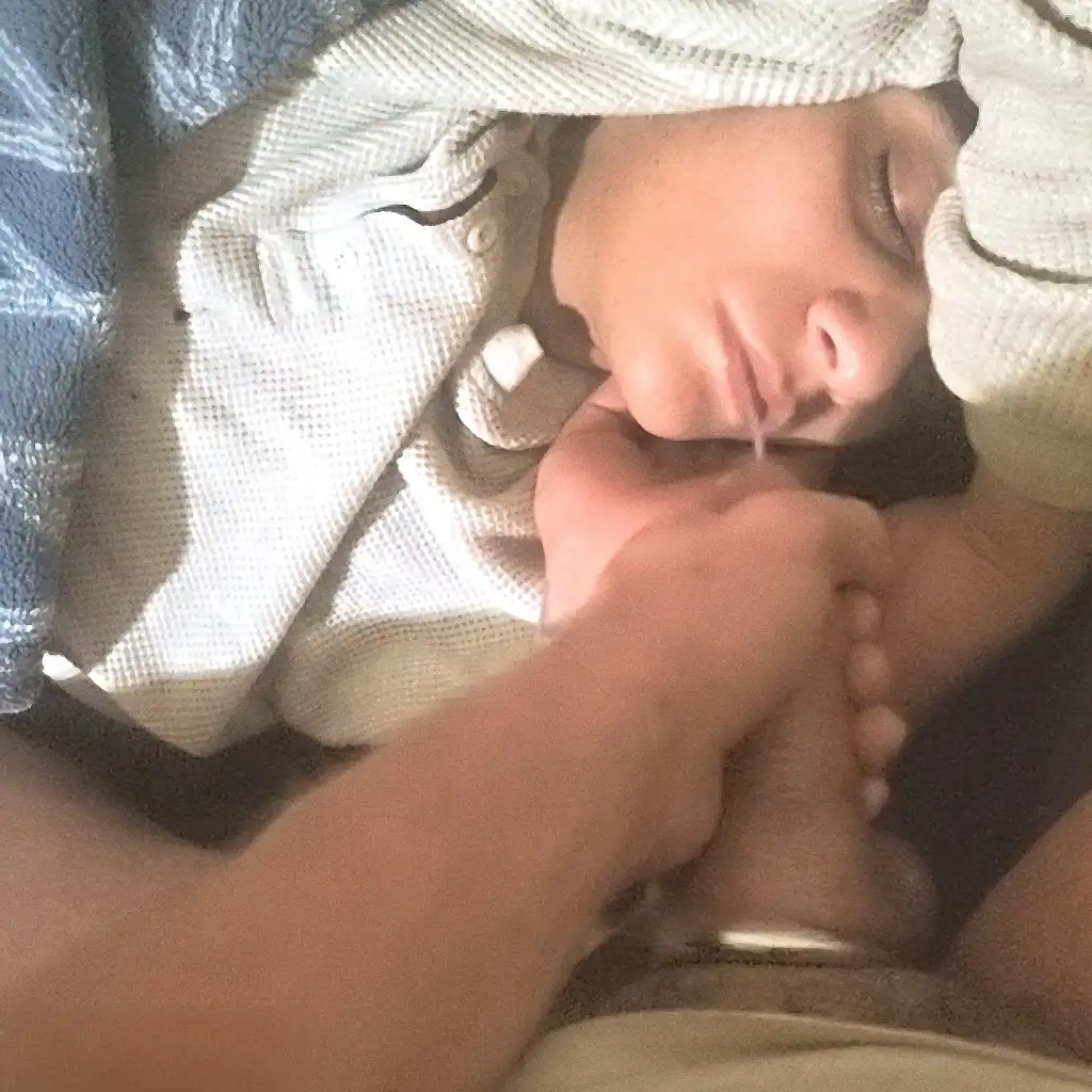 Surprise cum face hottie friend sleeping