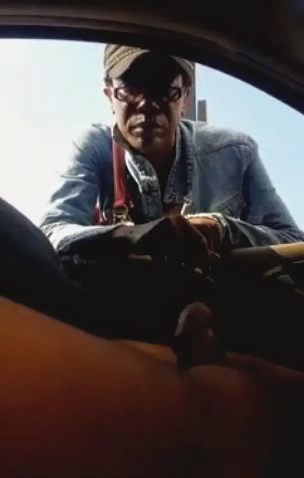 Black mature watching a handjob in the car