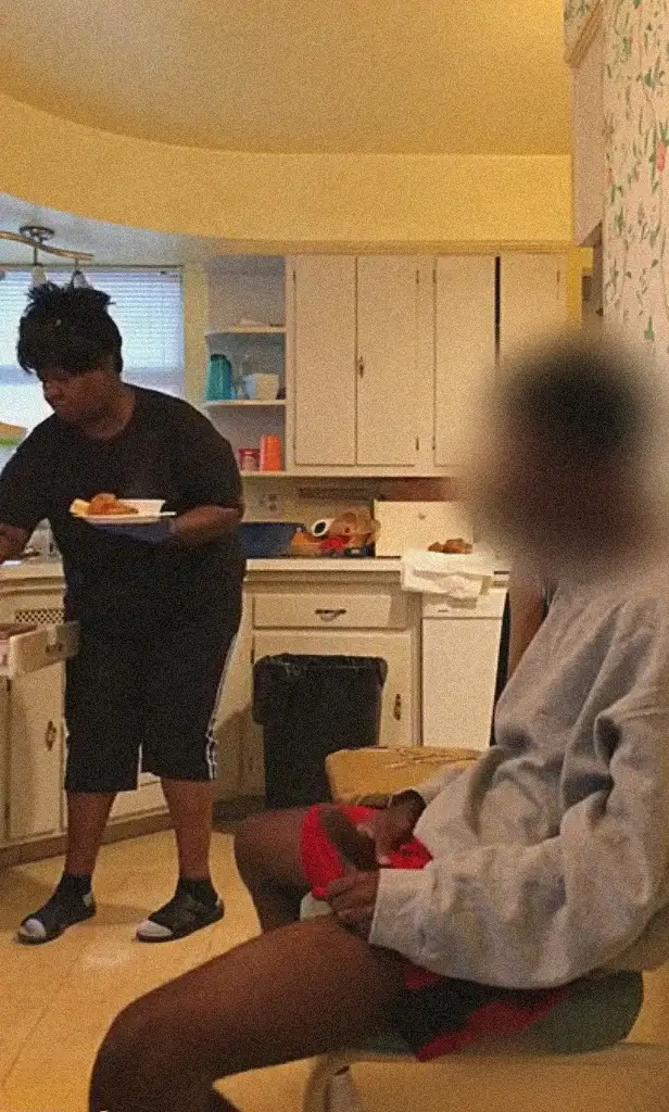 Jerking off in the kitchen while my aunt bakes a cake