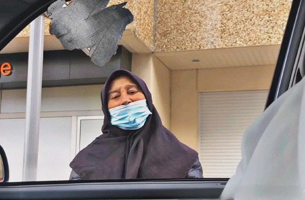 Asking for directions to Mature Hijab, she couldn't stop staring at dick