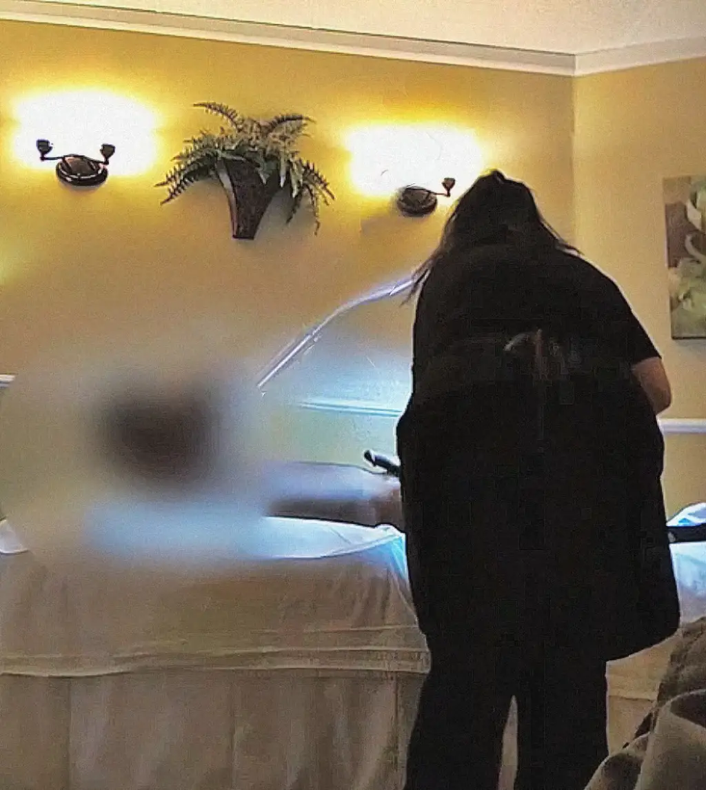 Damn! Waxing with a chubby girl, in the end she didn't want to but let the customer jerk off, great conversation