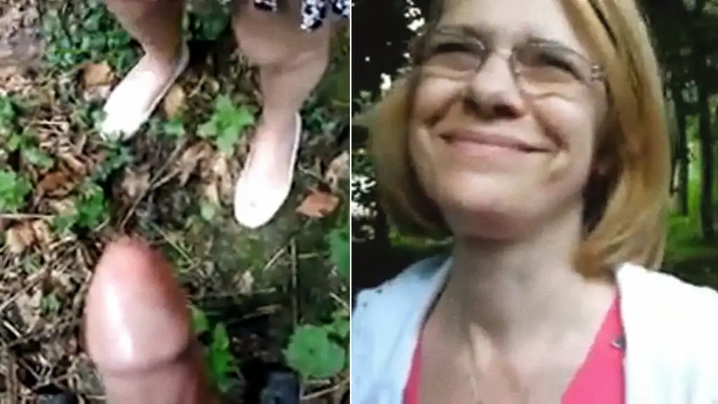 Showing dick to the blonde aunt