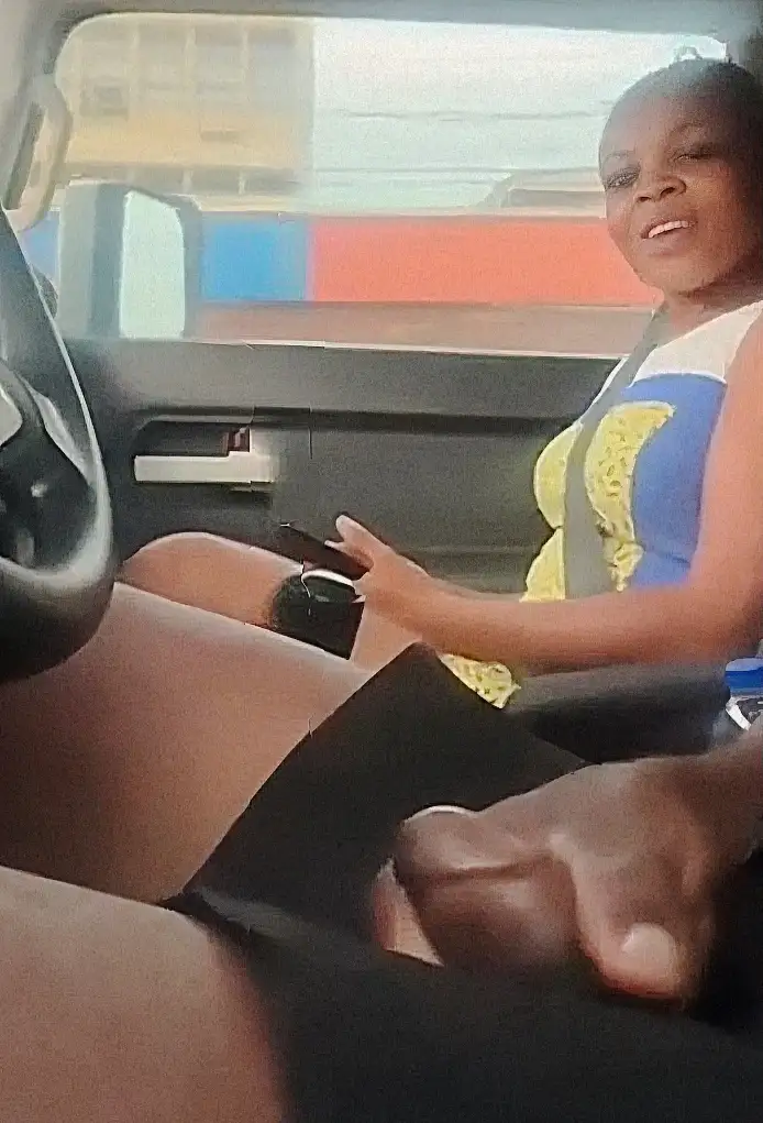 Hitchhike for a hot African woman and she looked at the black dick