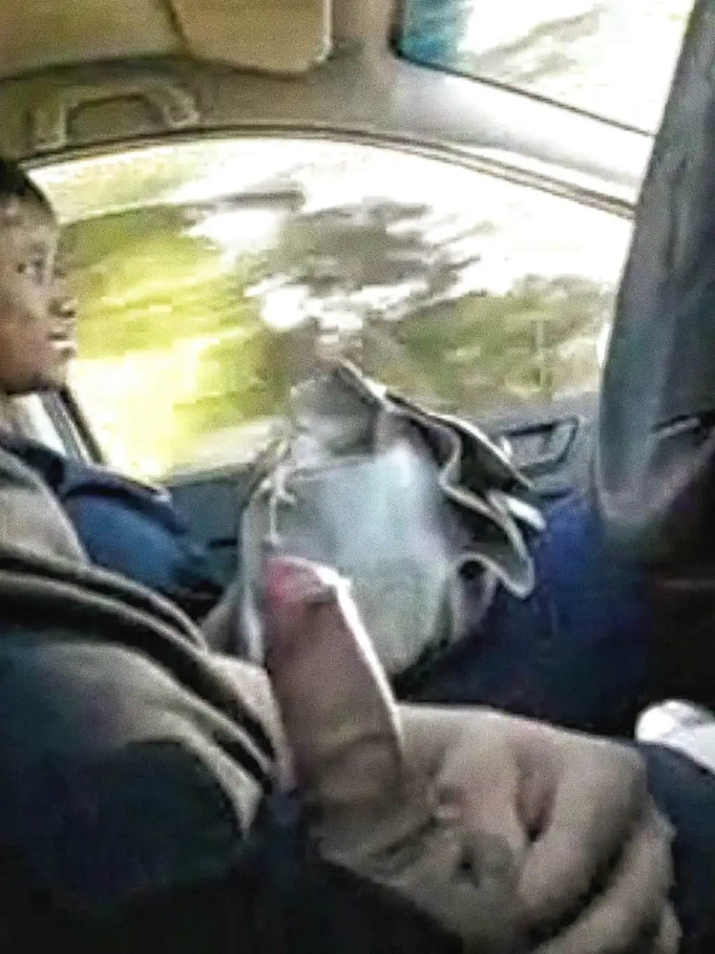 Sexy black woman in Uber saw the driver's dick