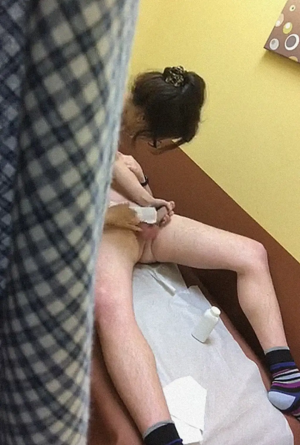 Waxing with the sexy Japanese girl