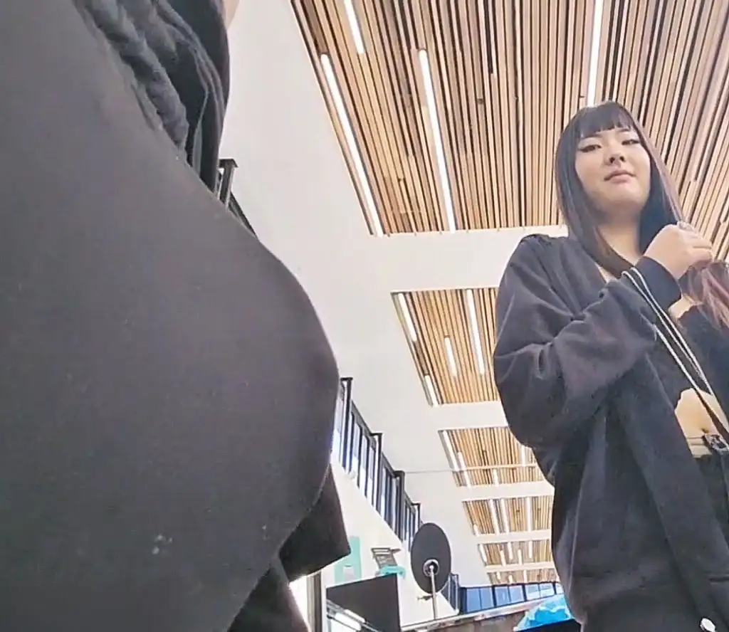 Wow! Sexy Japanese saleswoman saw the bulge and liked it